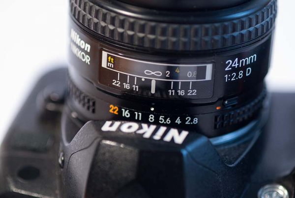 Blendenring an einem älteren Nikon-Objektiv, AF Nikkor 24 mm 1:2.8 D