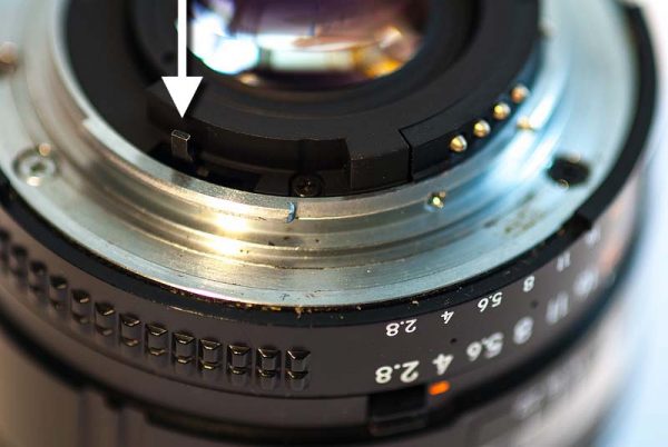Mechanik zur Übertragung der Blende an einem Nikon-Objektiv. F 2.8.