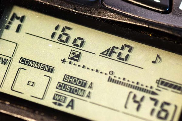 Fehleranzeige bei fehlender Blendensteuerung: F0 Fehleranzeige bei fehlender Blendensteuerung: F0