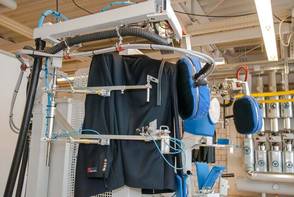 Formbügeln WILVORST ReFresh!-Service, High-Tech-Bügelmaschine