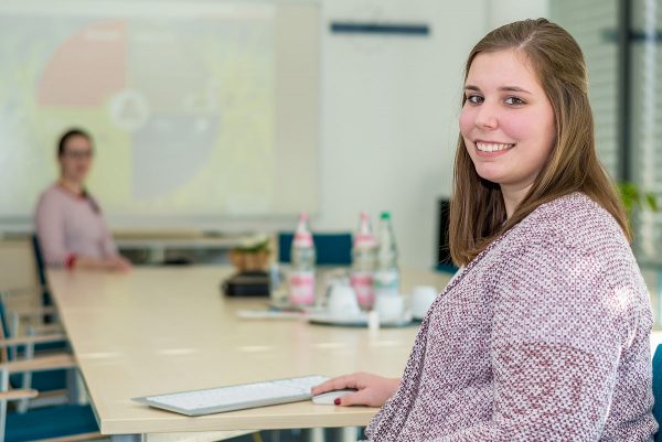 Mitarbeiterin, THE PAULY GROUP, Neu-Eichenberg