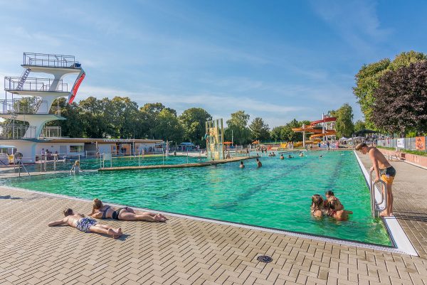 Naturerlebnisbad Göttingen-Weende: Badebetrieb zur Eröffnung