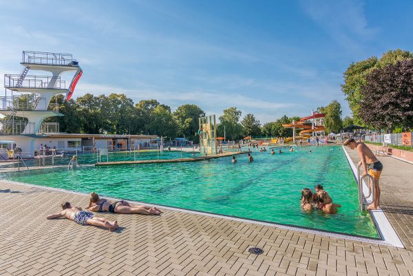 Naturerlebnisbad Göttingen-Weende: Badebetrieb zur Eröffnung