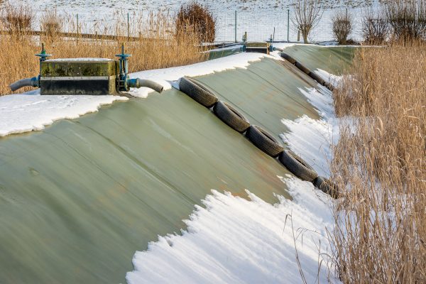 Klärschlammvererdungsanlage im Winter