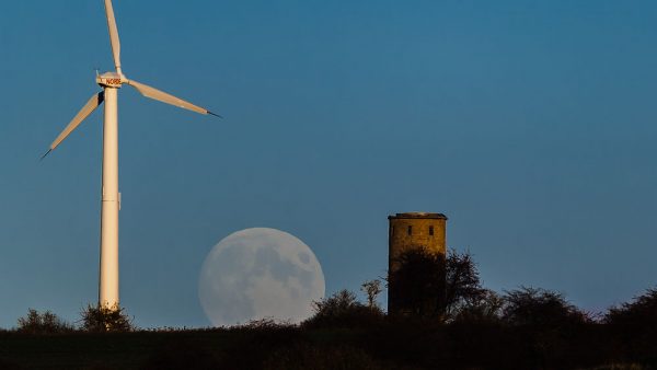 Mondaufgang über der Diemardener Warte, Göttingen