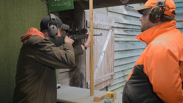 Schießausbildung bei der Jagdschule Südniersachsen: Bock, stehend angestrichen